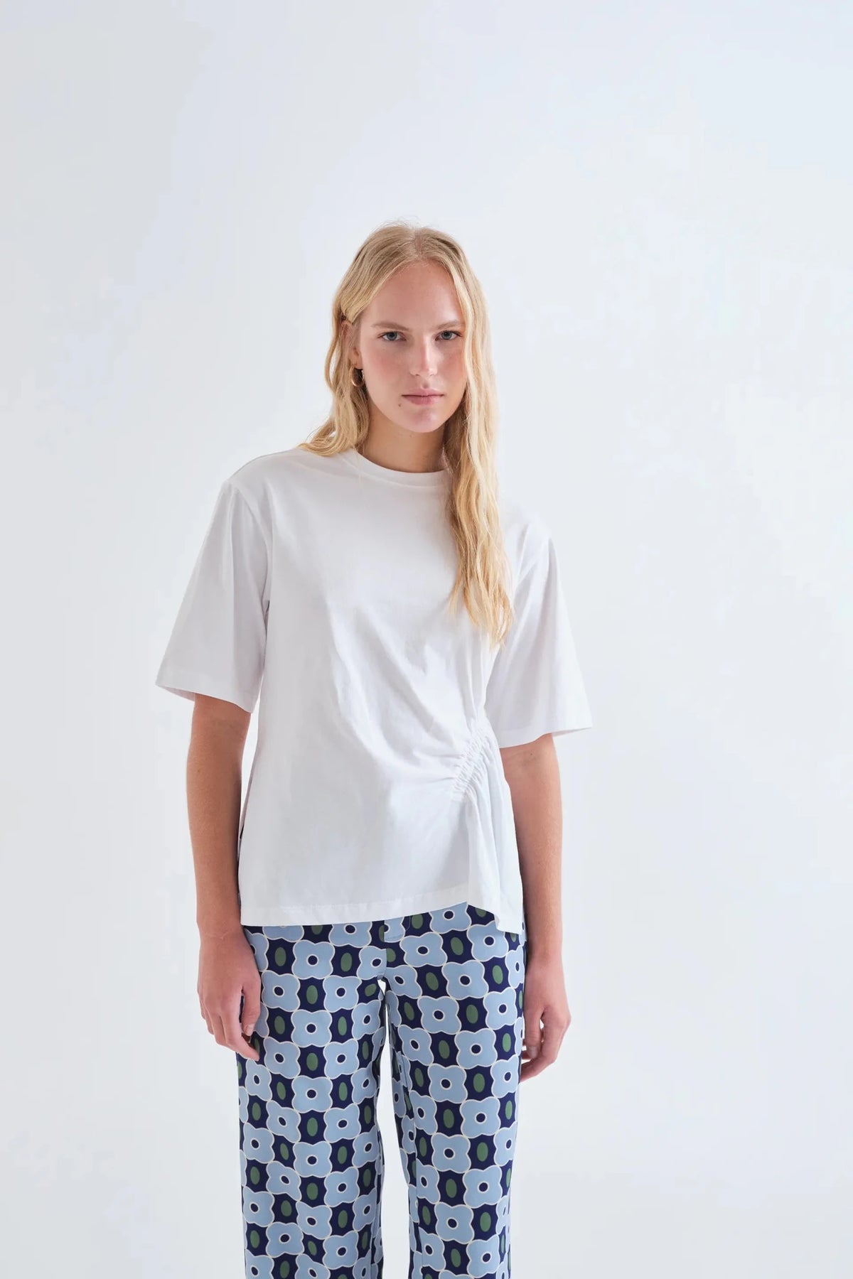 Camiseta básica 100% algodón blanco — Compañía Fantástica - Cherry boutique
