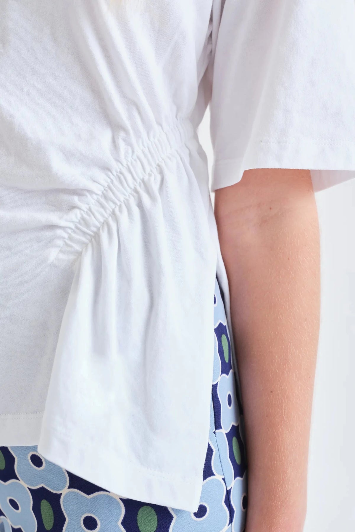 Camiseta básica 100% algodón blanco — Compañía Fantástica - Cherry boutique