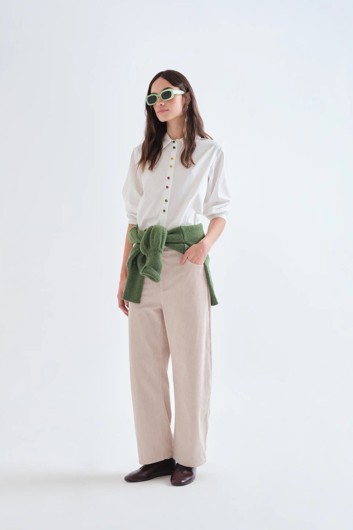 Camisa 100% algodón blanca con botones joyas multicolor — fotografía oficial 4