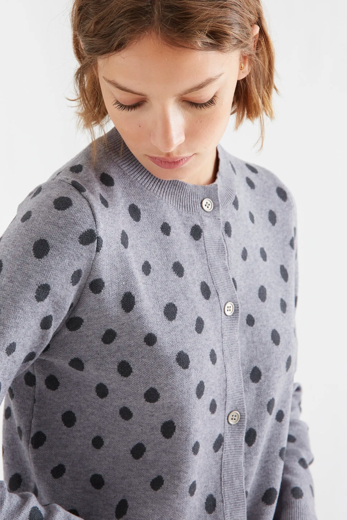 Cárdigan con estampado punto gris catahoula — fotografía oficial 3