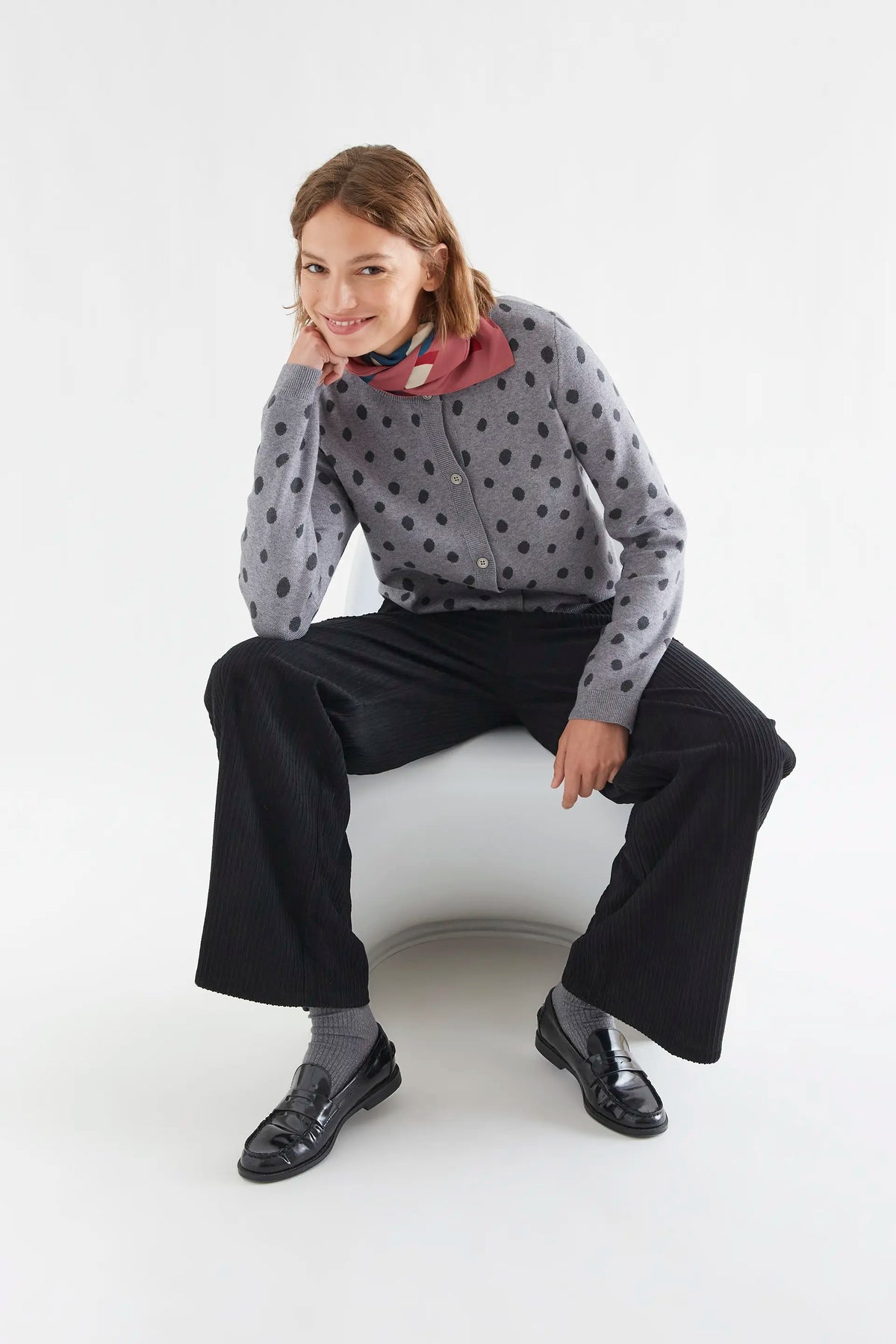 Cárdigan con estampado punto gris catahoula — fotografía oficial 5