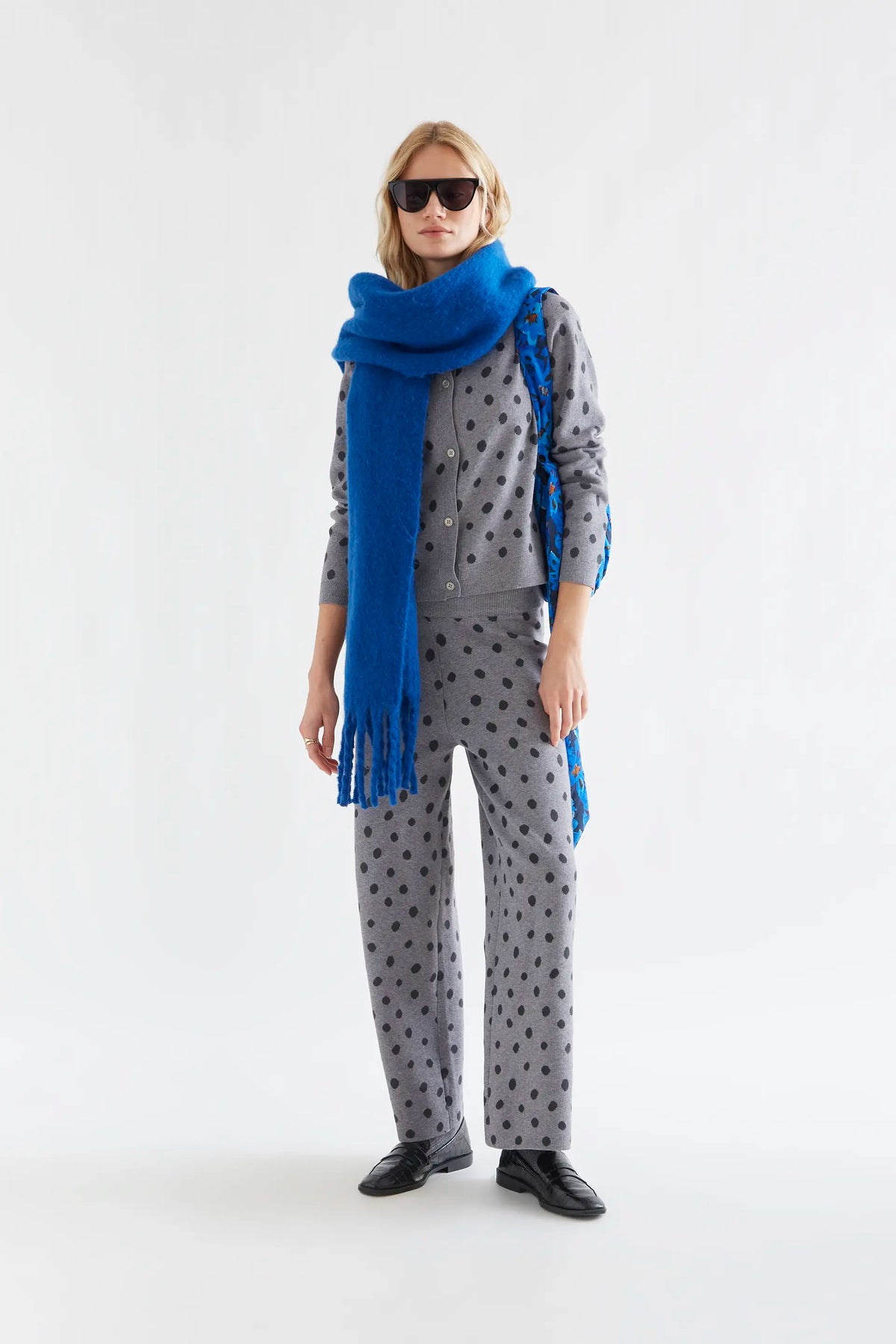 Pantalón con estampado punto gris catahoula — fotografía oficial 4