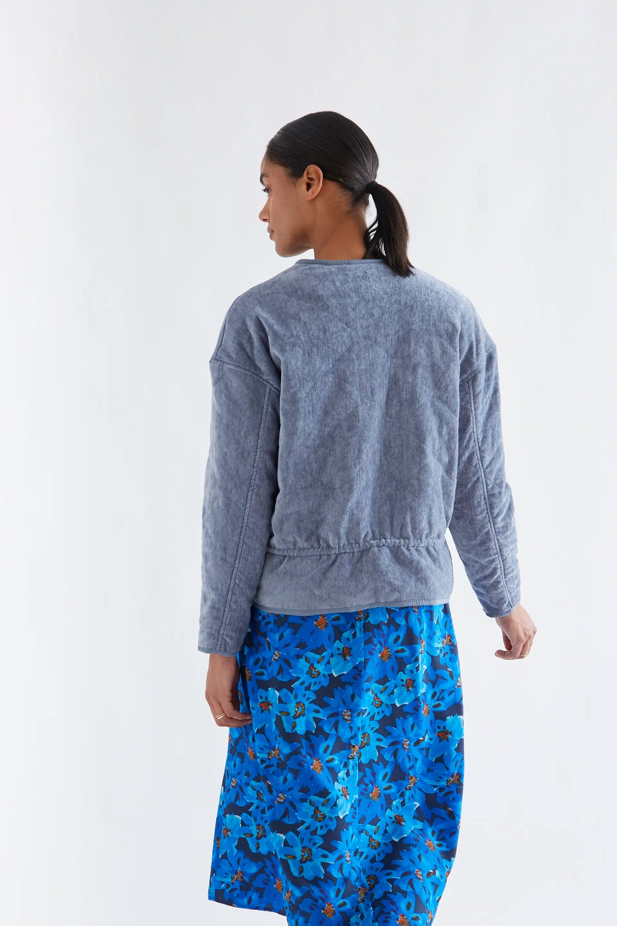Chaqueta acolchada azul claro — fotografía oficial 2
